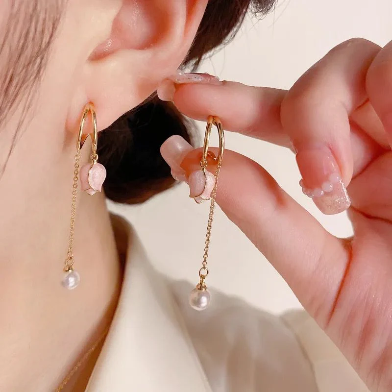 Tulip Chain Drop Earrings - Image 4